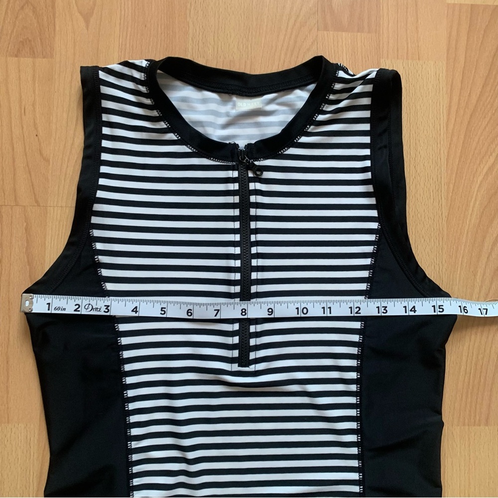OLD NAVY Womens Top SZ S Athletic Zip Sleeveless Rashguard Tennis Golf Running - Picture 8 of 9